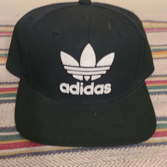 Adidas snap back - Picture 1 of 4
